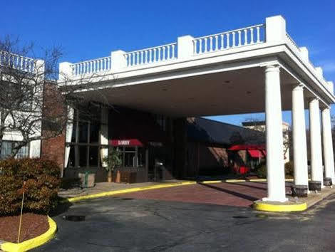 Ramada Mystic Hotell Eksteriør bilde